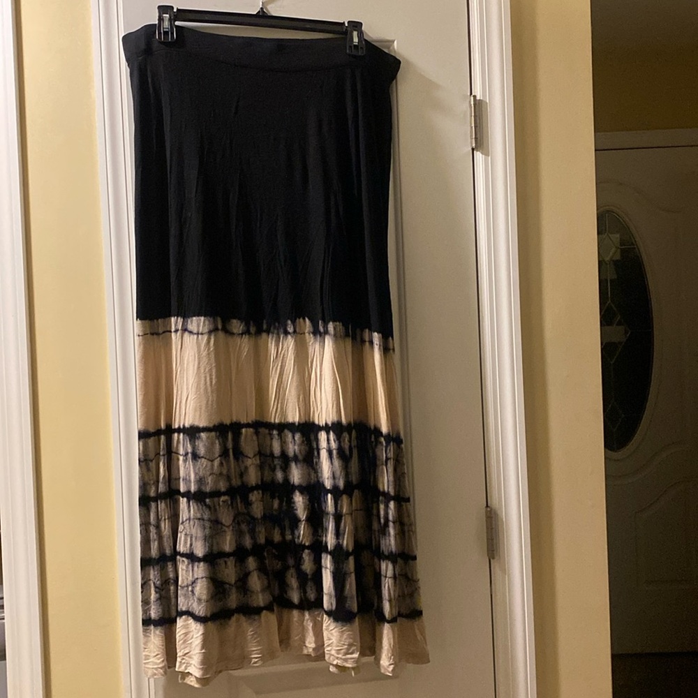 Tryst Beautiful Black Cream Print Maxi Skirt